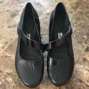 Tsubo leather and patent leather wedge shoes. Never worn. Size 8. Discon…